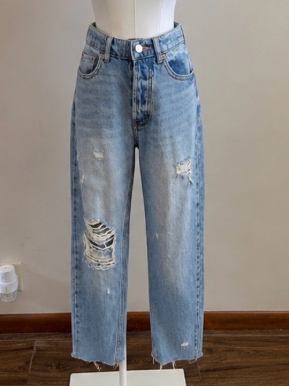 BDG Urban Outfitters Distressed Mom Jeans High Rise Raw Hem 24